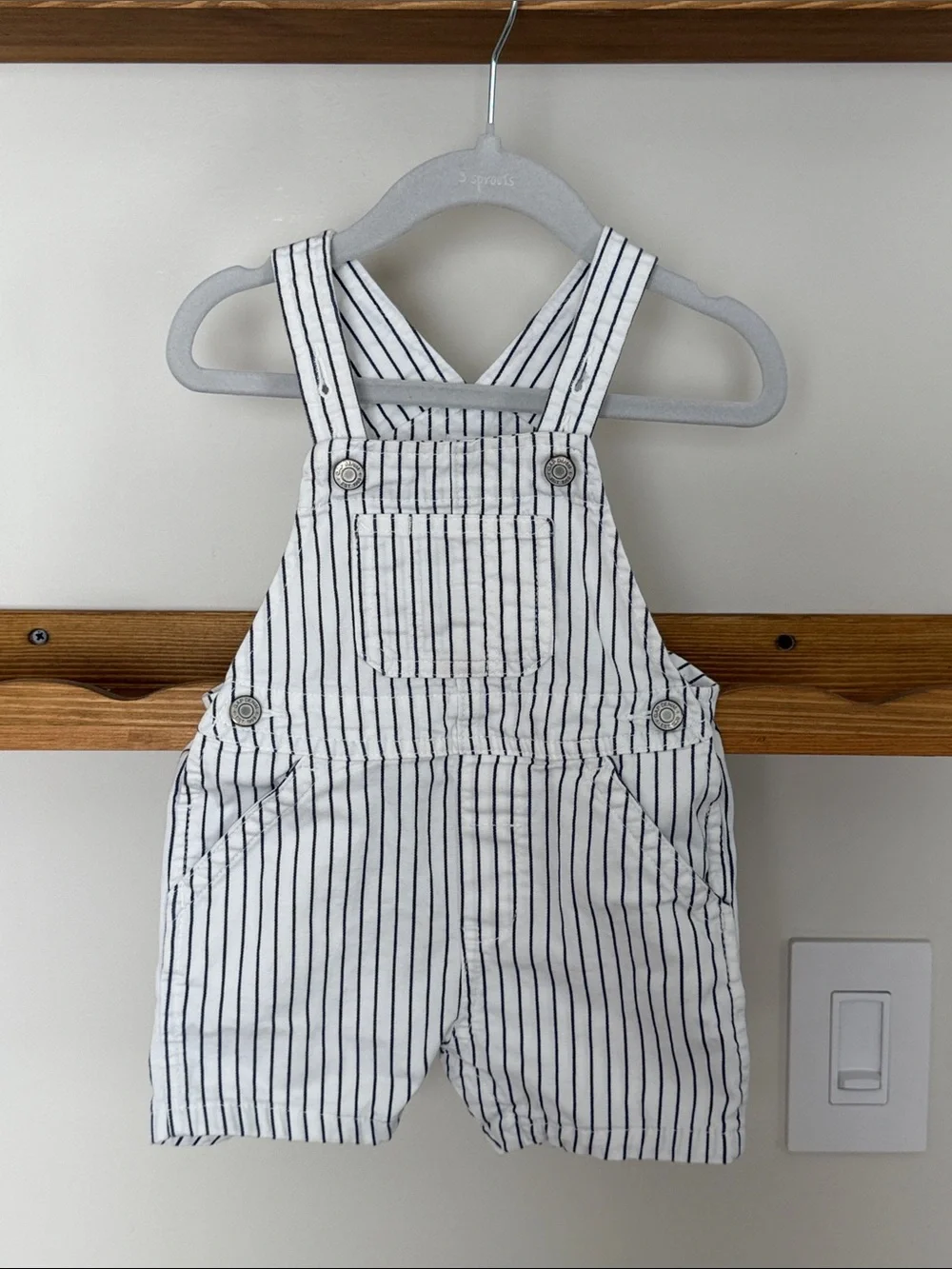 GAP 6-12m White & Navy Striped short Overalls